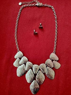 Silver, Oval Medallions Necklace